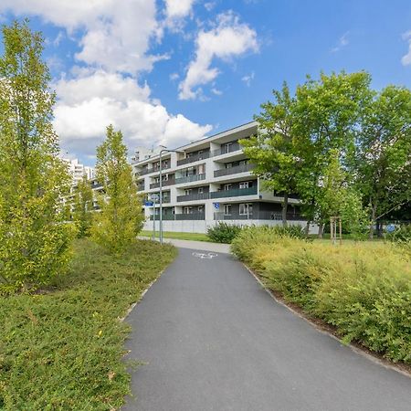 Metro Targowek Spacious Apartment With Parking By Noclegi Renters Varsovie Extérieur photo