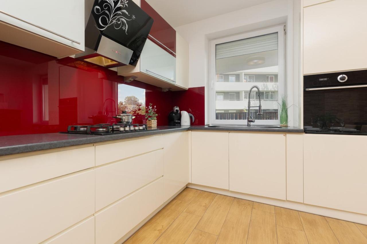 Metro Targowek Spacious Apartment With Parking By Noclegi Renters Varsovie Extérieur photo