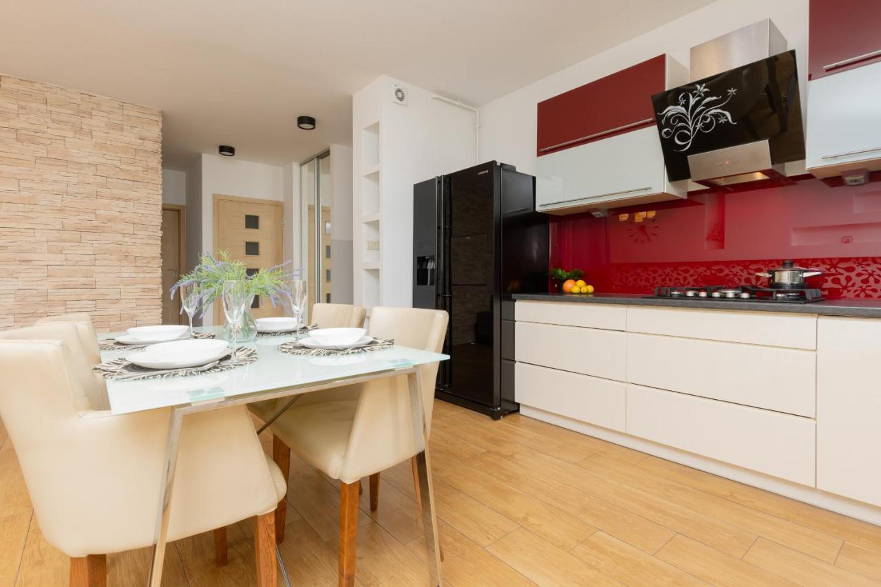Metro Targowek Spacious Apartment With Parking By Noclegi Renters Varsovie Extérieur photo