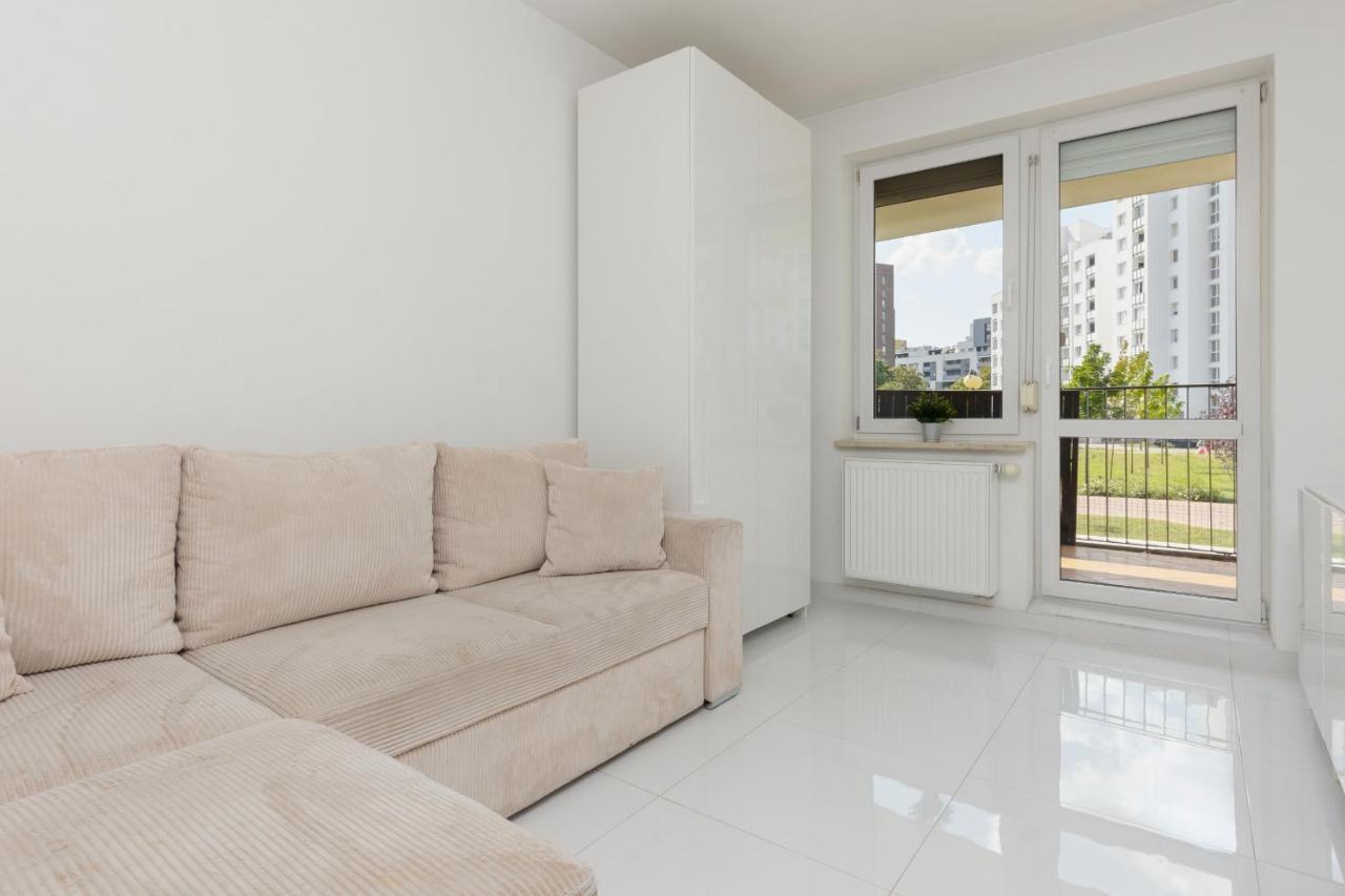 Metro Targowek Spacious Apartment With Parking By Noclegi Renters Varsovie Extérieur photo