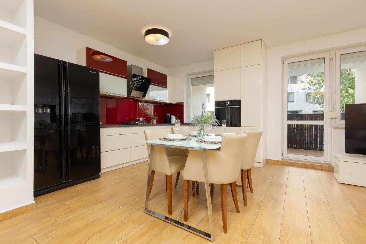 Metro Targowek Spacious Apartment With Parking By Noclegi Renters Varsovie Extérieur photo